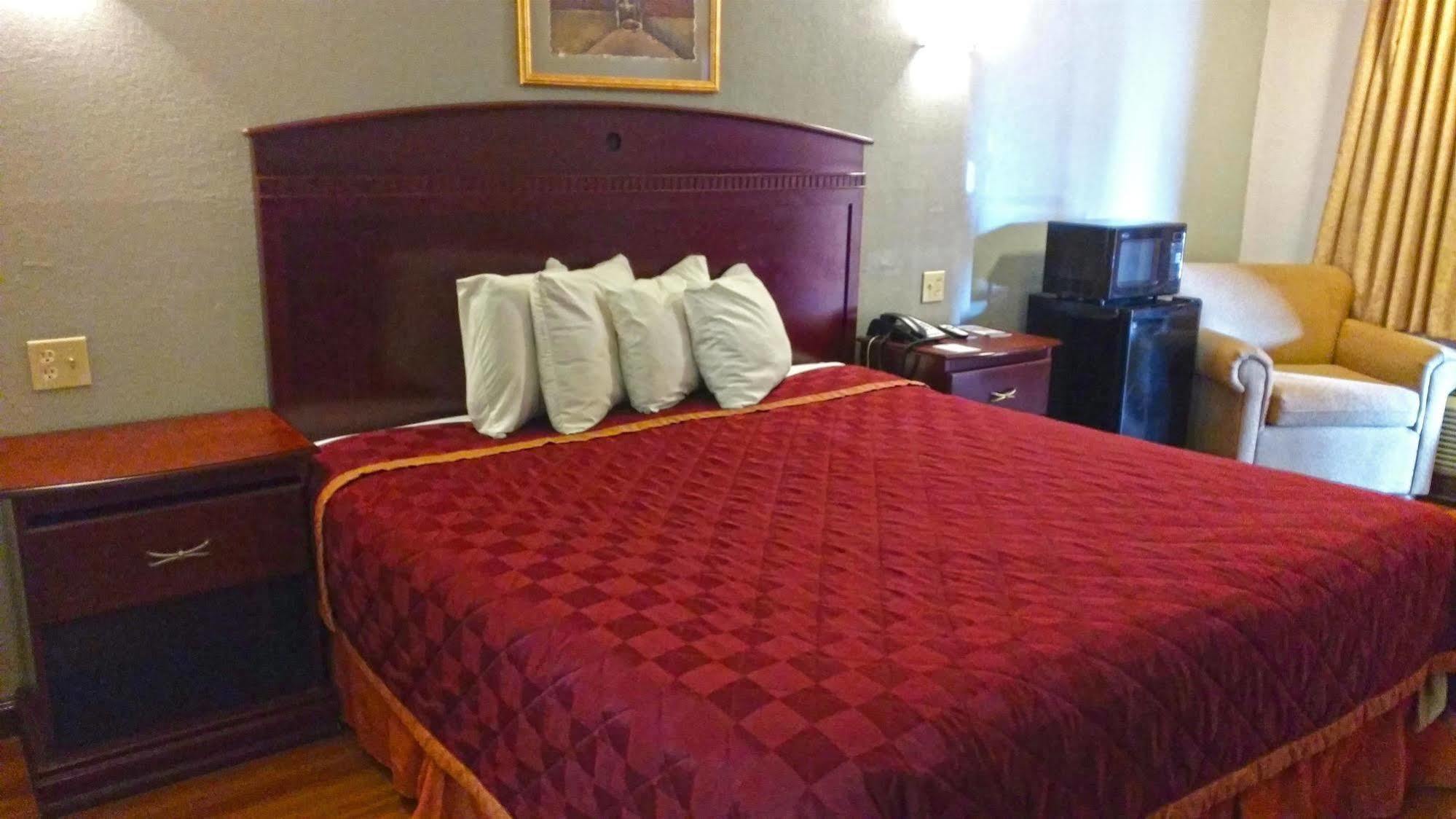 Americas Best Value Inn แมคคินนีย์ ภายนอก รูปภาพ